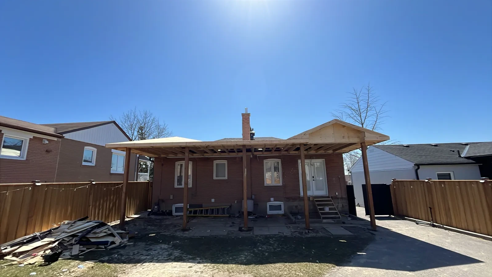 Covered pergola structure